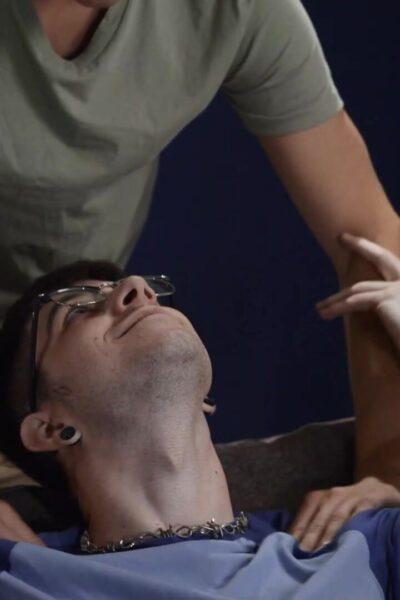 Nerdy gamer footjob