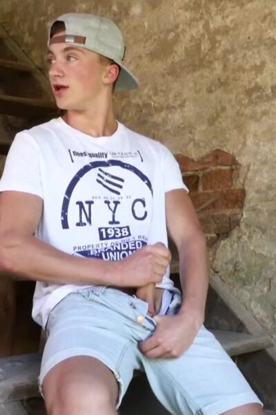 Young wanker gets his raw ass fucked